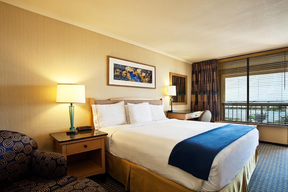 Holiday Inn Express At Monterey Bay By Ihg Seaside Exterior foto