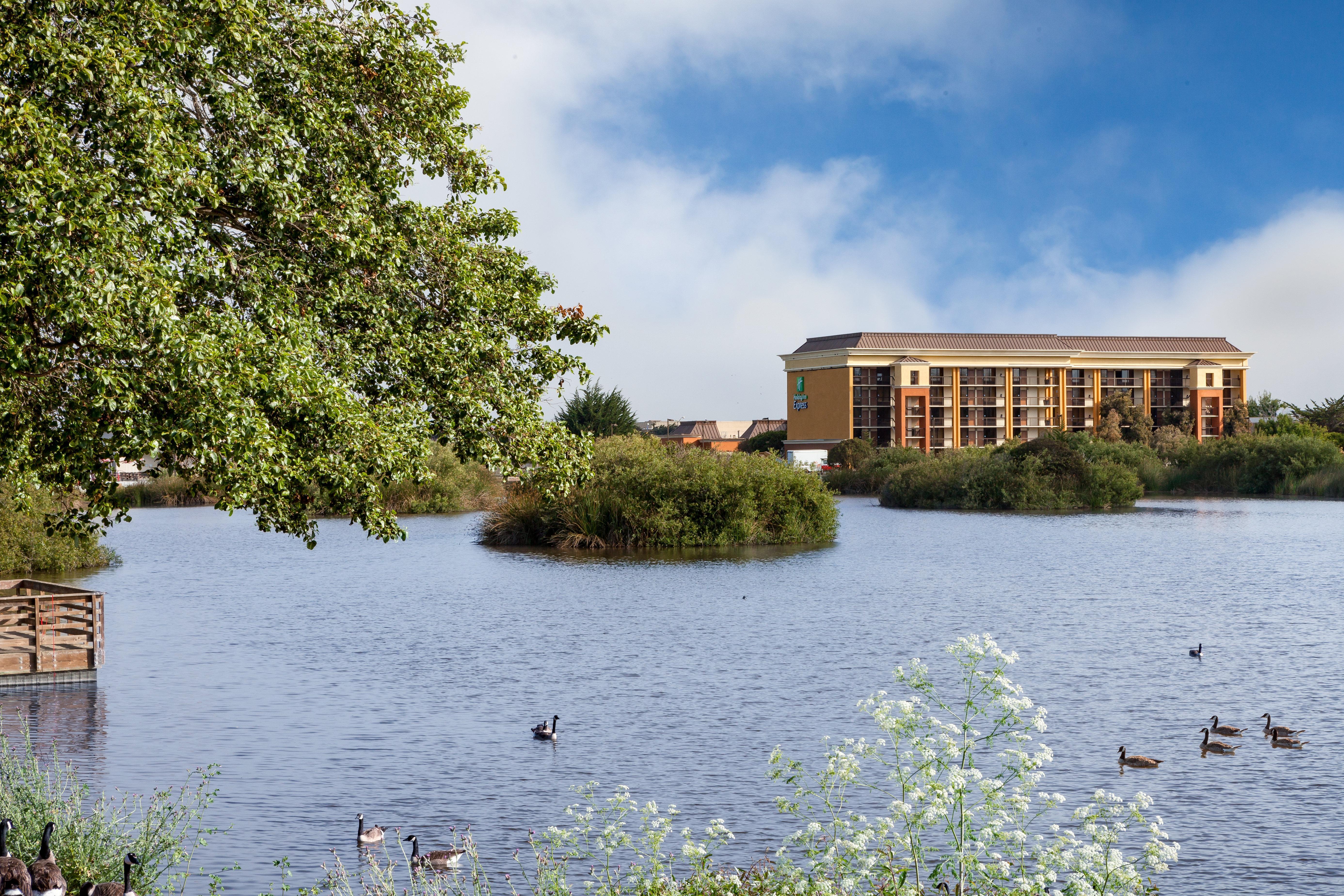 Holiday Inn Express At Monterey Bay By Ihg Seaside Exterior foto